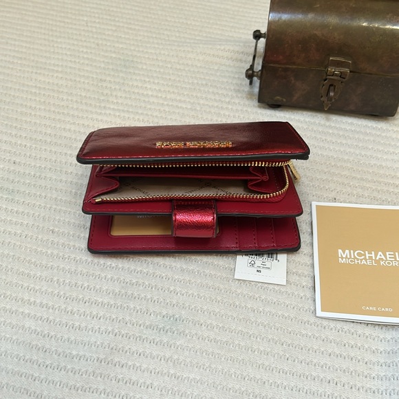 Michael KorsMedium Patent Wallet
Color: CRIMSON - Picture 15 of 16